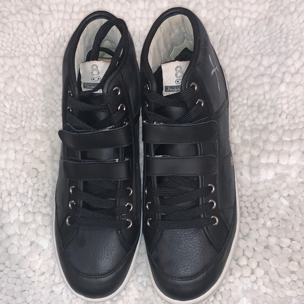 Hi top sneaker!